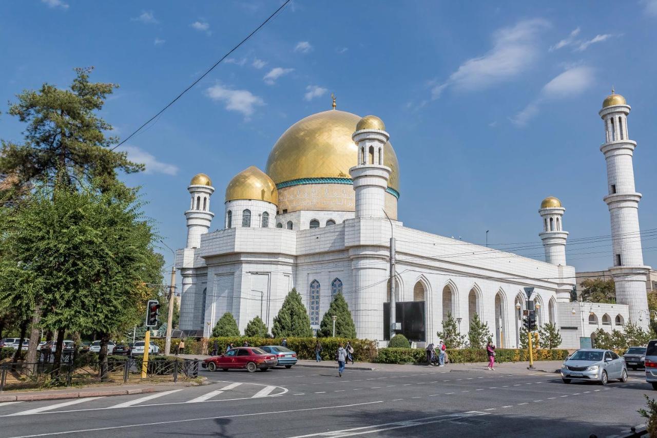 Стильная Квартира В Золотом Квадрате Almaty Exterior photo